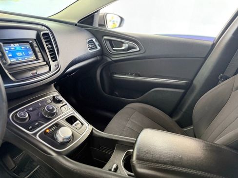 Used 2015 Chrysler 200 Limited image 30