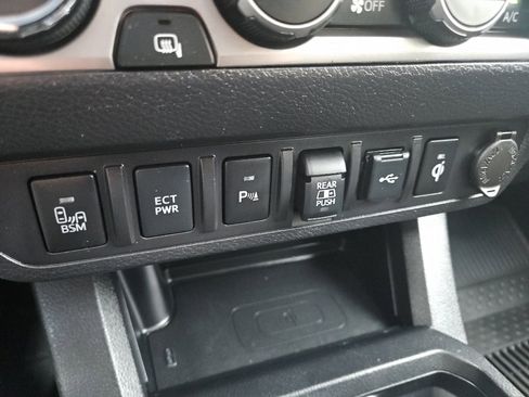 Used 2023 Toyota Tacoma Limited w/ Black Out Package (TMS) image 33