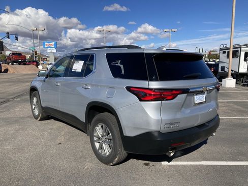 Used 2022 Chevrolet Traverse LT image 9