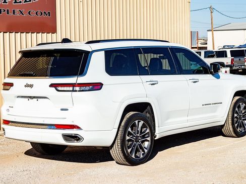 Used 2023 Jeep Grand Cherokee L Overland image 3