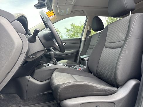 Used 2020 Nissan Rogue SV w/ Sun & Sound Touring Package AWD/4WD image 16