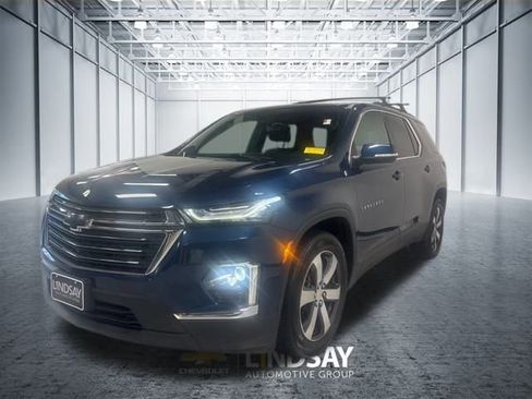 Used 2022 Chevrolet Traverse LT w/ LT Premium Package image 3