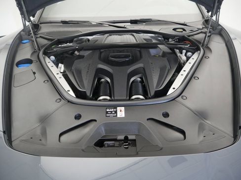 Certified 2025 Porsche Panamera image 12