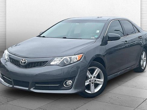 Used 2012 Toyota Camry SE image 10