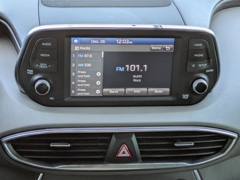 Used 2020 Hyundai Santa Fe SE image 18