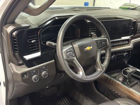 Used 2025 Chevrolet Silverado 1500 LT w/ Leather Package image 18