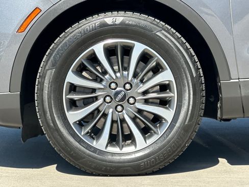 Used 2022 Lincoln Nautilus FWD w/ Premium Package image 37