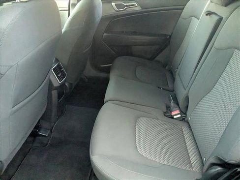 Used 2023 Kia Sportage LX image 17