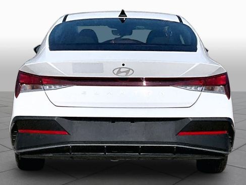 Used 2026 Hyundai Elantra SE FWD image 5