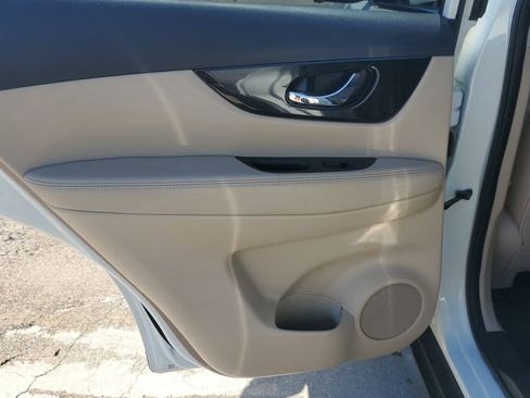 Used 2018 Nissan Rogue SL FWD image 17