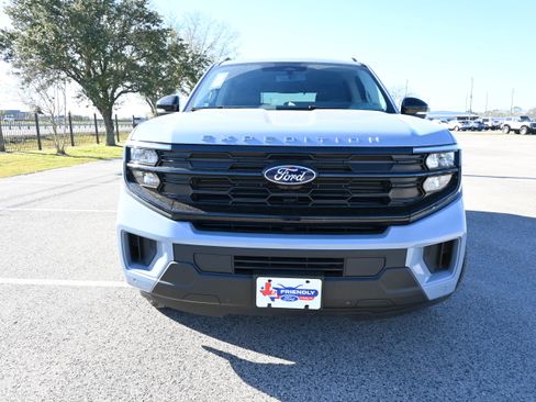 New 2026 Ford Expedition Active image 11