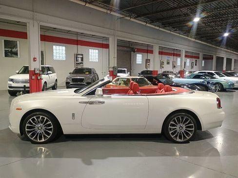 Used 2018 Rolls-Royce Dawn RWD image 32