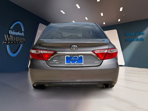 Used 2017 Toyota Camry SE FWD image 5