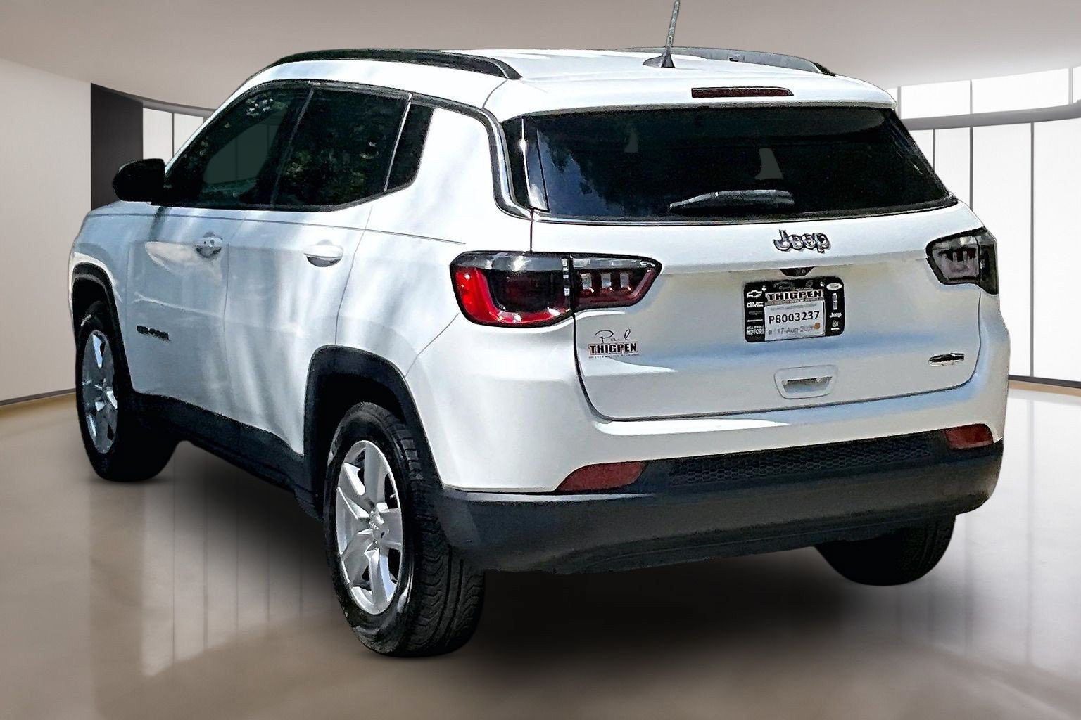 Used 2022 Jeep Compass Latitude FWD image 5