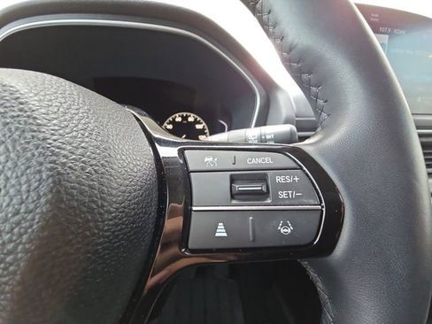 Used 2025 Honda Pilot Touring image 12