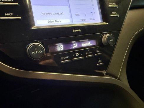 Used 2020 Toyota Camry SE w/ Convenience Package image 13