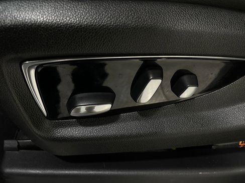 Used 2018 Cadillac Escalade Premium Luxury image 18