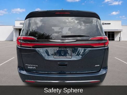 Used 2024 Chrysler Pacifica Touring-L AWD/4WD image 5