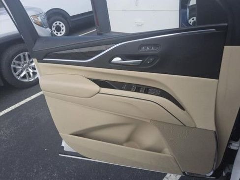 Used 2023 Cadillac Escalade Premium Luxury AWD/4WD image 8