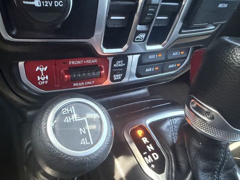Used 2024 Jeep Wrangler Unlimited Rubicon AWD/4WD image 37
