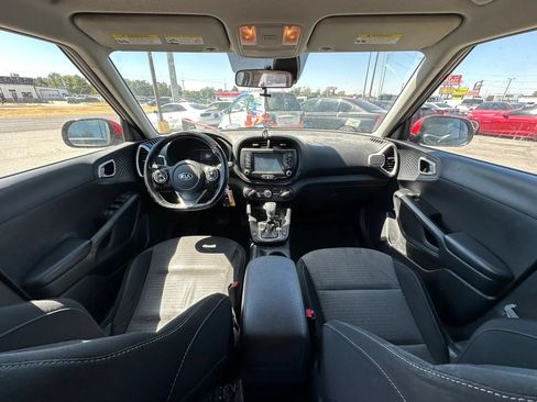 Used 2020 Kia Soul GT-Line FWD image 2