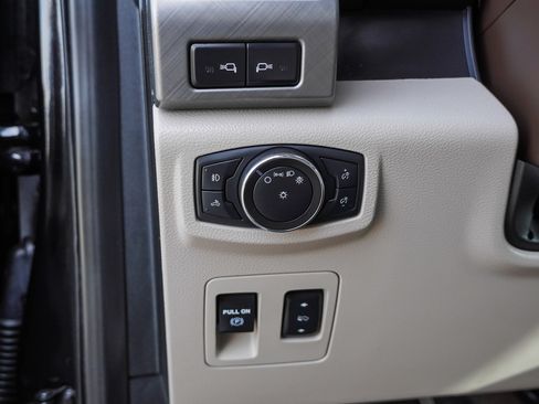 Used 2019 Ford F150 Limited image 18