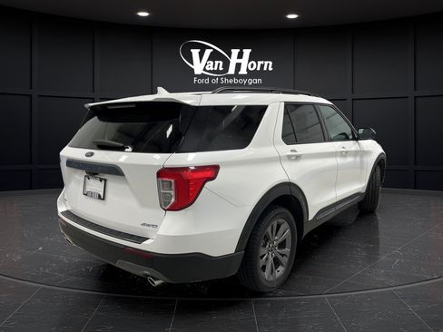 Used 2023 Ford Explorer XLT w/ Equipment Group 202A AWD/4WD image 3