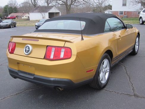Used 2010 Ford Mustang Convertible image 5