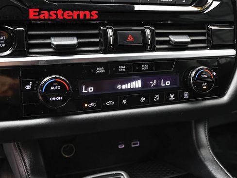 Used 2025 Nissan Pathfinder SV FWD image 19