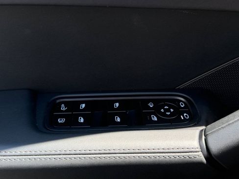 Certified 2025 Porsche Cayenne S AWD/4WD image 16