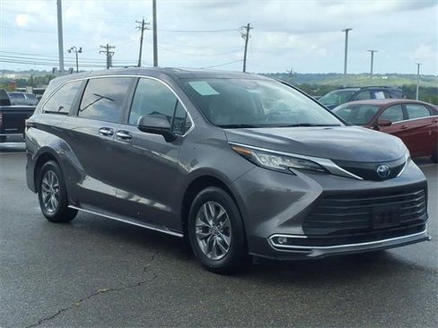 Used 2023 Toyota Sienna XLE image 8