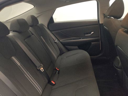 Used 2025 Hyundai Elantra SEL FWD image 19