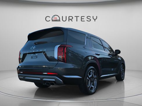 Used 2024 Hyundai Palisade Limited image 3