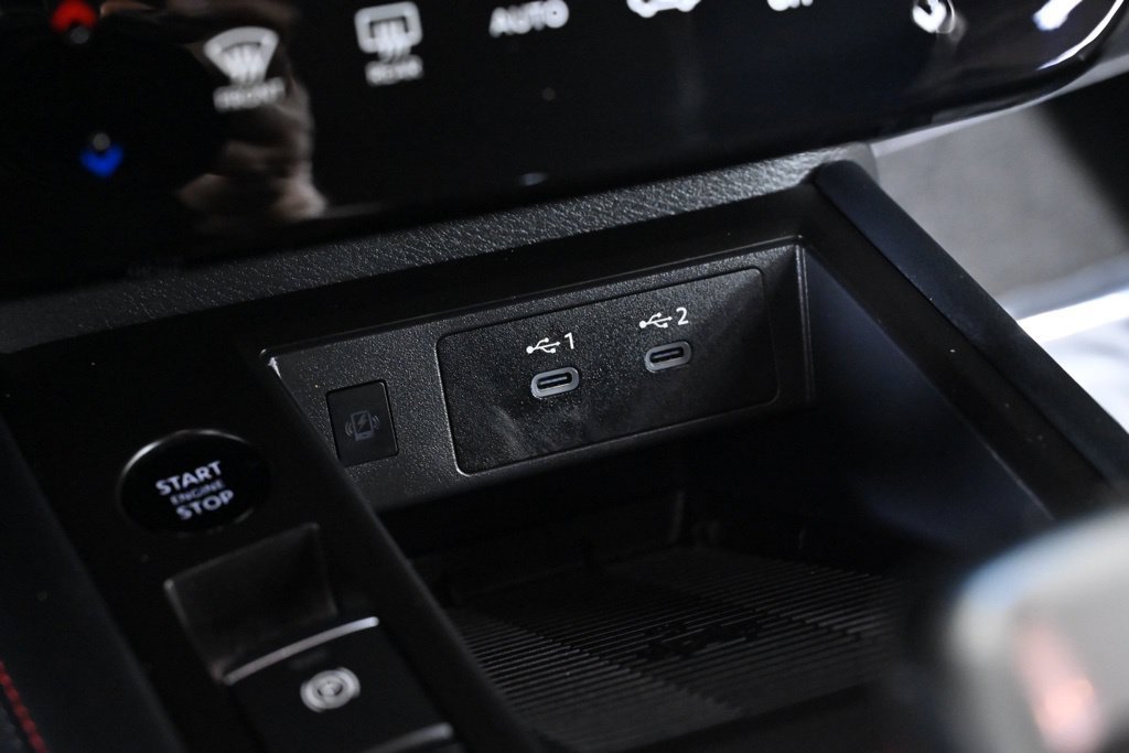 Certified 2025 Nissan Kicks SR AWD/4WD image 19