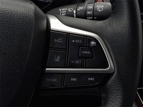 Used 2023 Toyota Sienna XLE image 19