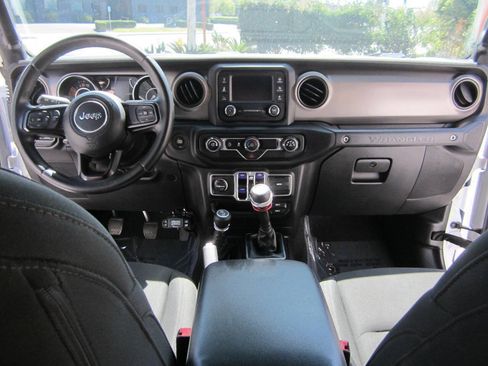 Used 2018 Jeep Wrangler Unlimited Sport S AWD/4WD image 22