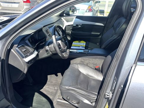 Used 2016 Volvo XC90 T6 Momentum image 16