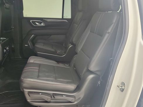 Used 2022 Chevrolet Suburban RST w/ Sport Performance Package image 28