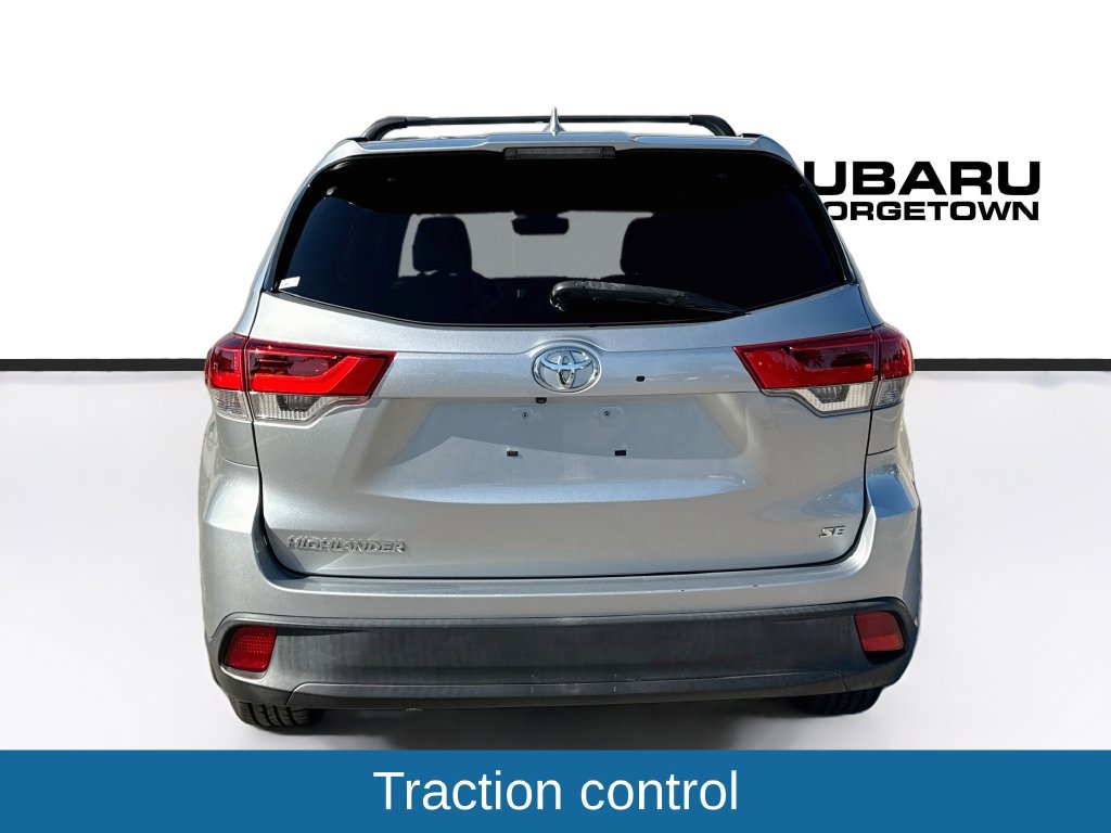 Used 2018 Toyota Highlander SE FWD image 6