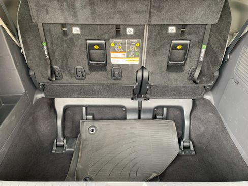 Used 2022 Toyota Sienna XLE image 9