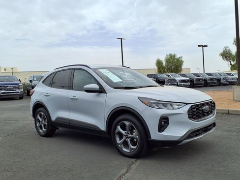 Certified 2025 Ford Escape ST-Line Select AWD/4WD image 8