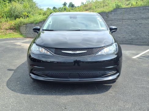 Used 2024 Chrysler Voyager LX FWD image 5