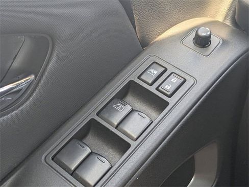 Used 2023 Nissan Frontier SV image 25