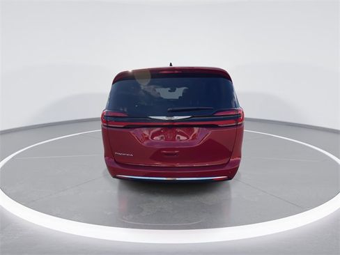 New 2026 Chrysler Pacifica Select image 7
