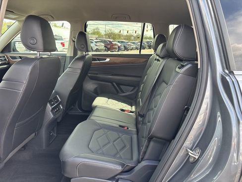 Used 2025 Volkswagen Atlas SE AWD/4WD image 25