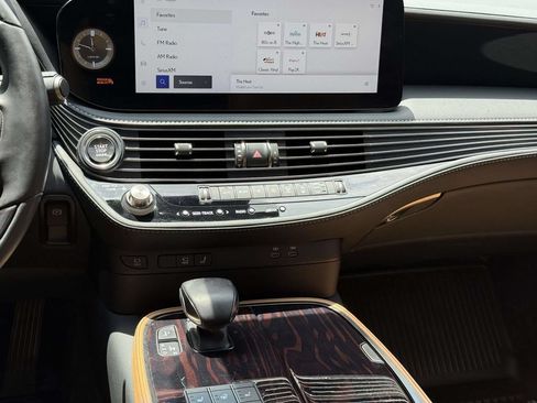 Used 2023 Lexus LS 500 AWD w/ Luxury Package image 18