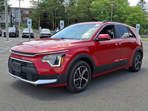 Certified 2023 Kia Niro EX FWD image 3