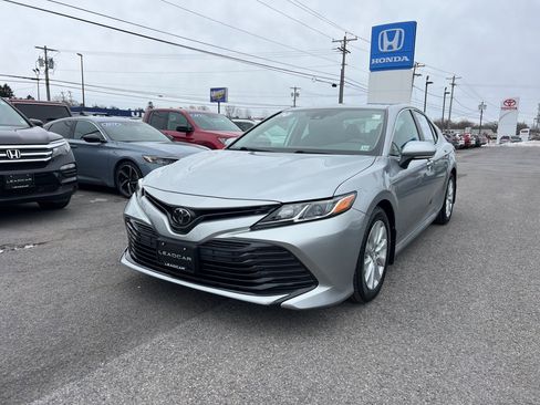 Used 2020 Toyota Camry LE image 1