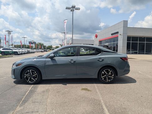 Used 2024 Nissan Sentra SV FWD image 6