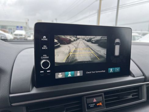 Used 2024 Honda Pilot Touring image 13